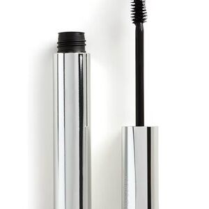 AMAZING Voluminous Black Mascara